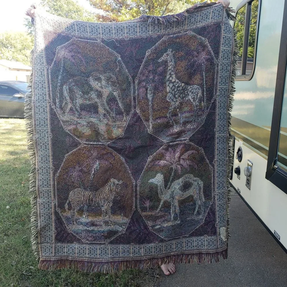 A Churchill Weaver Throw Blanket Tapestry Safari Design Fringes‎ Around